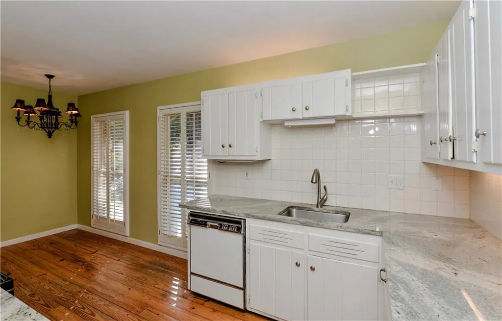 810 Starlight Drive, Sandy Springs, Georgia 30342, 3 Bedrooms Bedrooms, ,2 BathroomsBathrooms,Residential,Sold,810 Starlight Drive,5979258