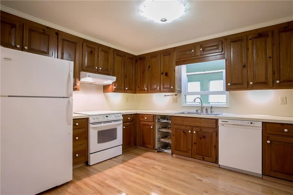 800 Towergate Place, Sandy Springs, Georgia 30350, 4 Bedrooms Bedrooms, ,3 BathroomsBathrooms,Residential,Sold,800 Towergate Place,5749167