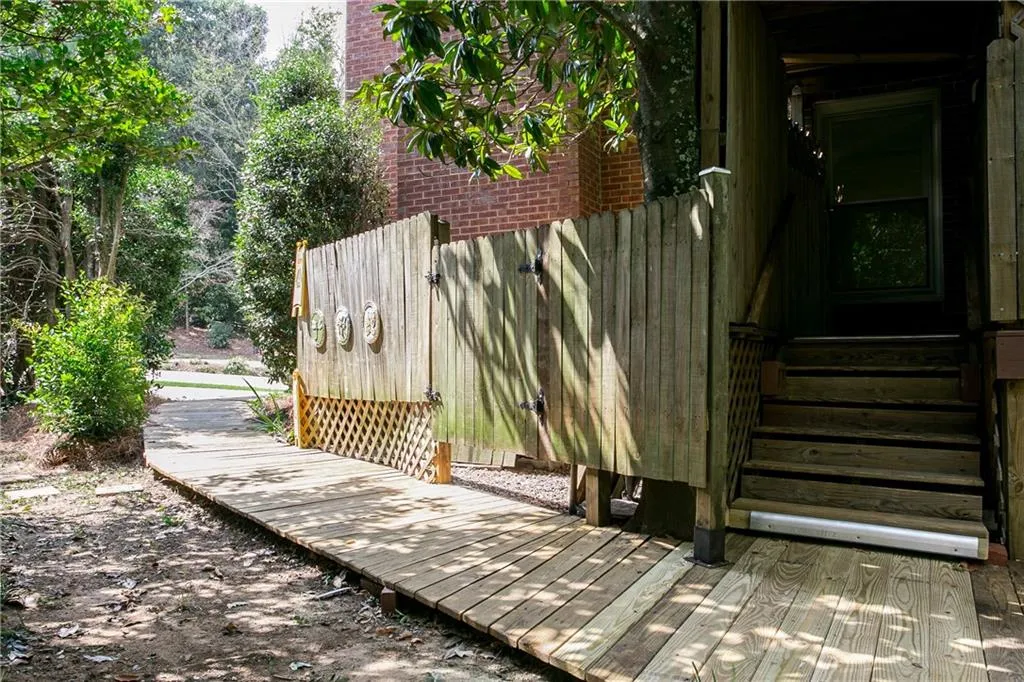 800 Towergate Place, Sandy Springs, Georgia 30350, 4 Bedrooms Bedrooms, ,3 BathroomsBathrooms,Residential,Sold,800 Towergate Place,5749167