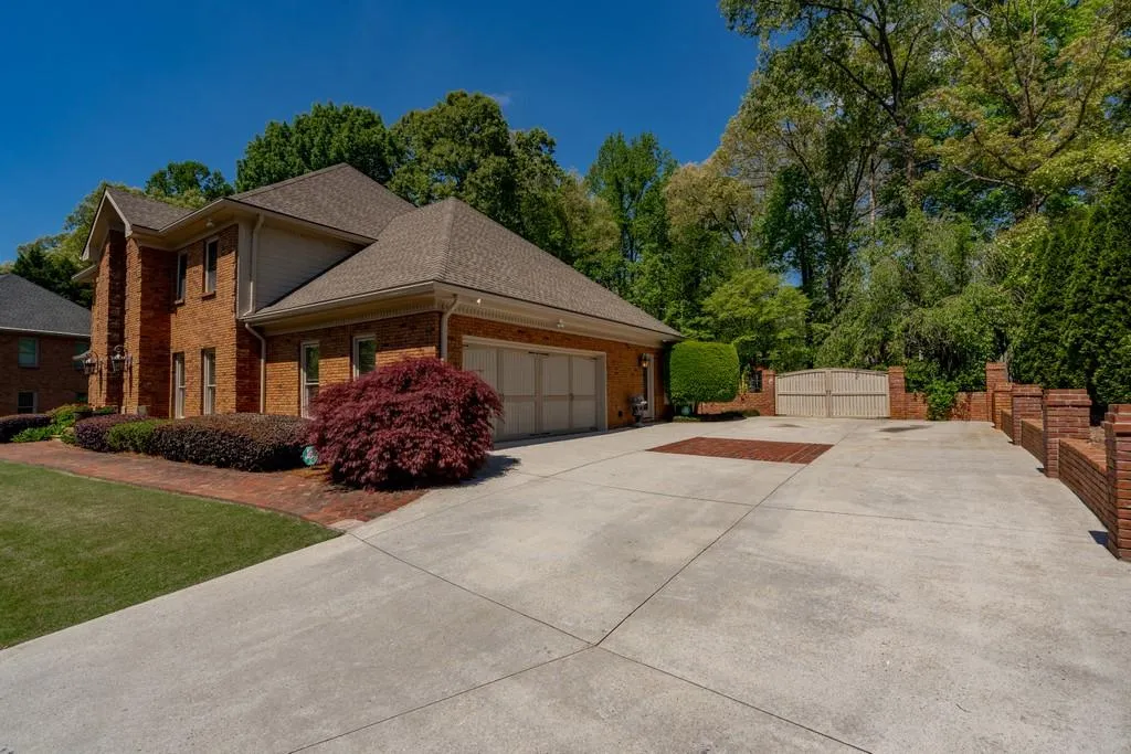 210 Grogans Landing, Sandy Springs, Georgia 30350, 5 Bedrooms Bedrooms, ,4 BathroomsBathrooms,Residential,Sold,210 Grogans Landing,6872505