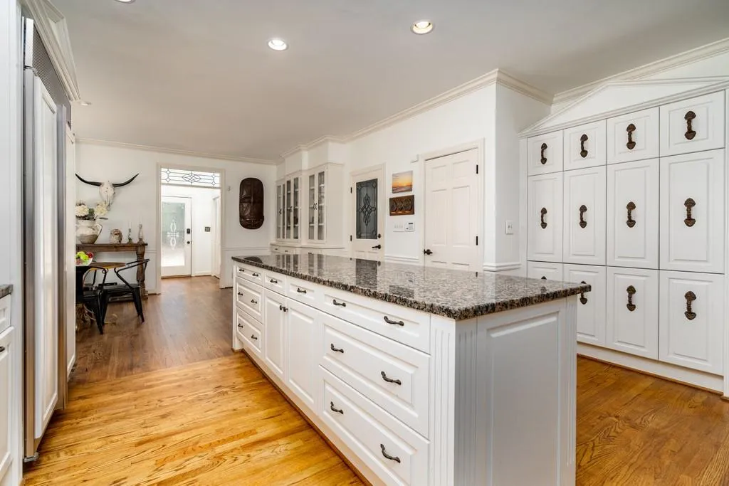 210 Grogans Landing, Sandy Springs, Georgia 30350, 5 Bedrooms Bedrooms, ,4 BathroomsBathrooms,Residential,Sold,210 Grogans Landing,6872505