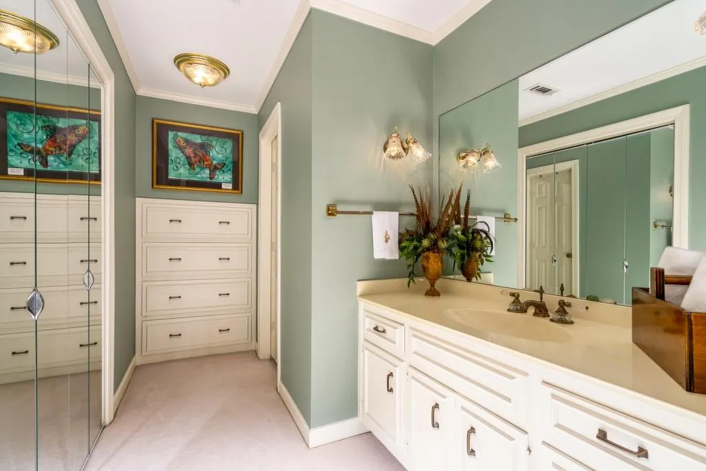 210 Grogans Landing, Sandy Springs, Georgia 30350, 5 Bedrooms Bedrooms, ,4 BathroomsBathrooms,Residential,Sold,210 Grogans Landing,6872505