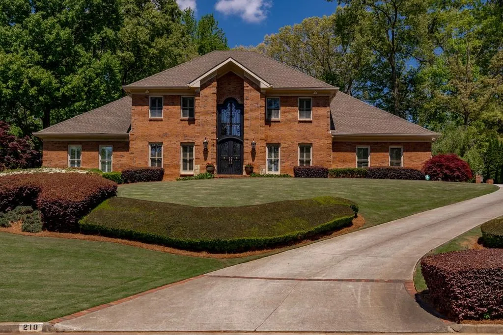 210 Grogans Landing, Sandy Springs, Georgia 30350, 5 Bedrooms Bedrooms, ,4 BathroomsBathrooms,Residential,Sold,210 Grogans Landing,6872505