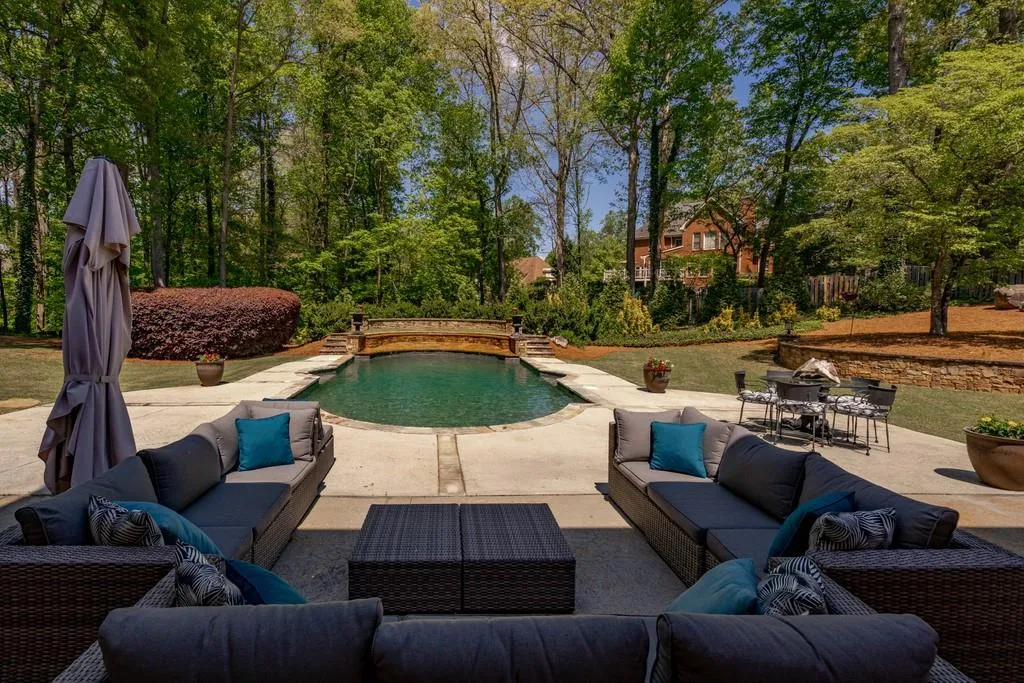 210 Grogans Landing, Sandy Springs, Georgia 30350, 5 Bedrooms Bedrooms, ,4 BathroomsBathrooms,Residential,Sold,210 Grogans Landing,6872505