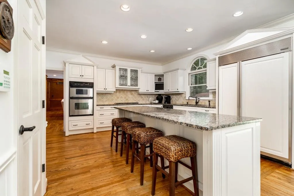210 Grogans Landing, Sandy Springs, Georgia 30350, 5 Bedrooms Bedrooms, ,4 BathroomsBathrooms,Residential,Sold,210 Grogans Landing,6872505