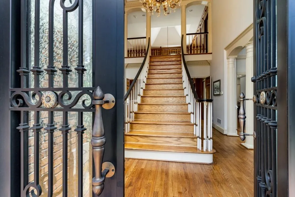 210 Grogans Landing, Sandy Springs, Georgia 30350, 5 Bedrooms Bedrooms, ,4 BathroomsBathrooms,Residential,Sold,210 Grogans Landing,6872505