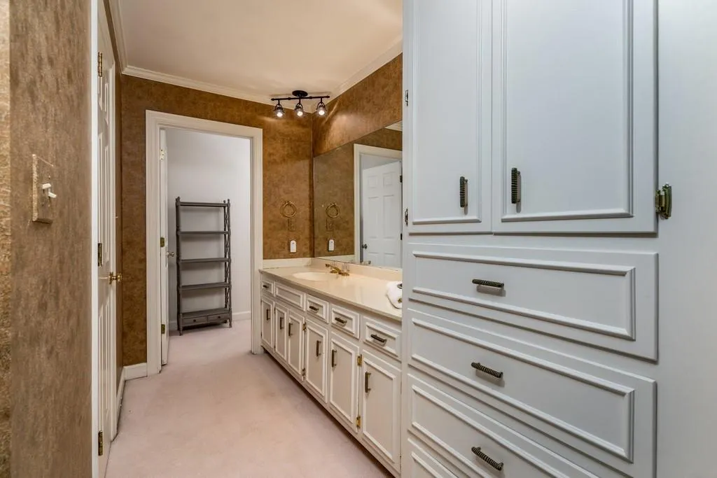 210 Grogans Landing, Sandy Springs, Georgia 30350, 5 Bedrooms Bedrooms, ,4 BathroomsBathrooms,Residential,Sold,210 Grogans Landing,6872505