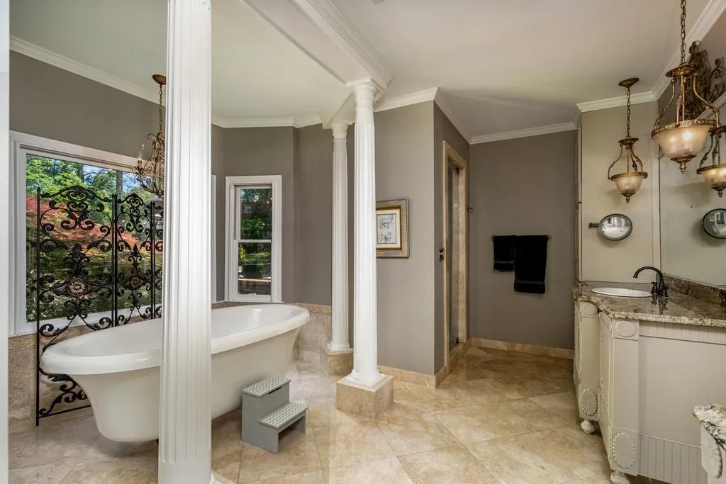 210 Grogans Landing, Sandy Springs, Georgia 30350, 5 Bedrooms Bedrooms, ,4 BathroomsBathrooms,Residential,Sold,210 Grogans Landing,6872505