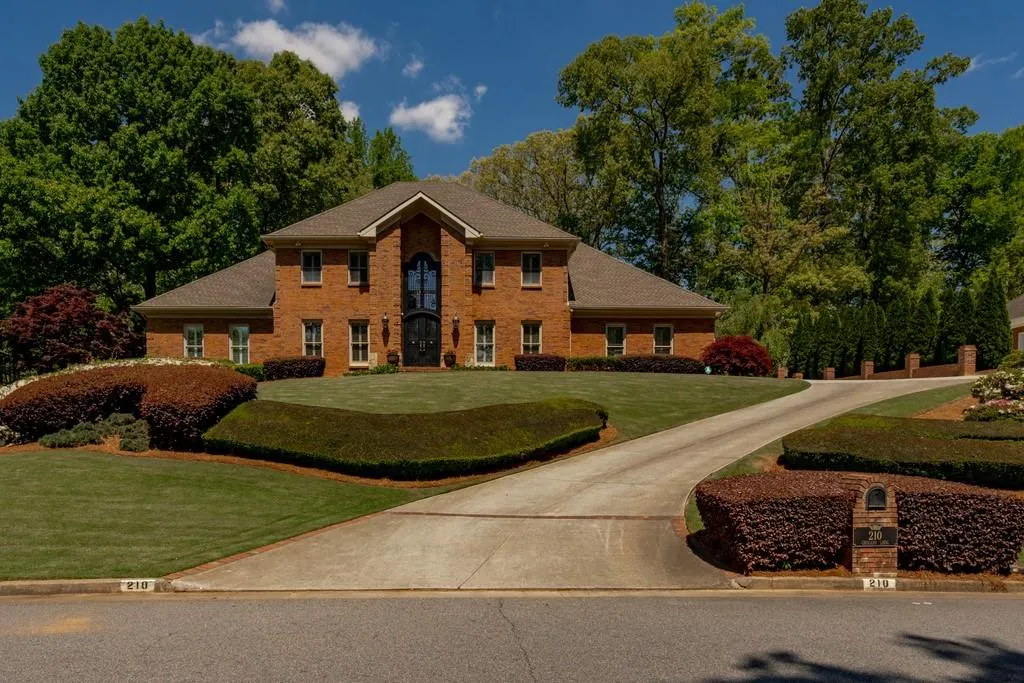 210 Grogans Landing, Sandy Springs, Georgia 30350, 5 Bedrooms Bedrooms, ,4 BathroomsBathrooms,Residential,Sold,210 Grogans Landing,6872505