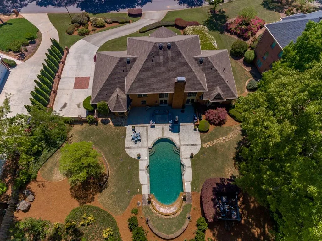 210 Grogans Landing, Sandy Springs, Georgia 30350, 5 Bedrooms Bedrooms, ,4 BathroomsBathrooms,Residential,Sold,210 Grogans Landing,6872505