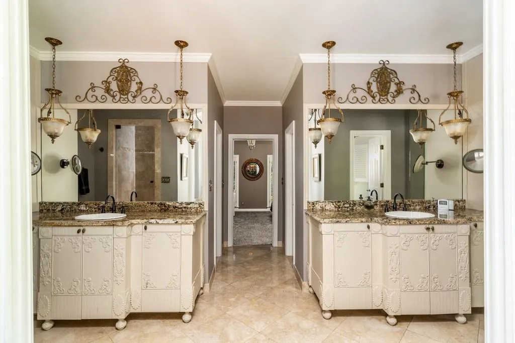 210 Grogans Landing, Sandy Springs, Georgia 30350, 5 Bedrooms Bedrooms, ,4 BathroomsBathrooms,Residential,Sold,210 Grogans Landing,6872505