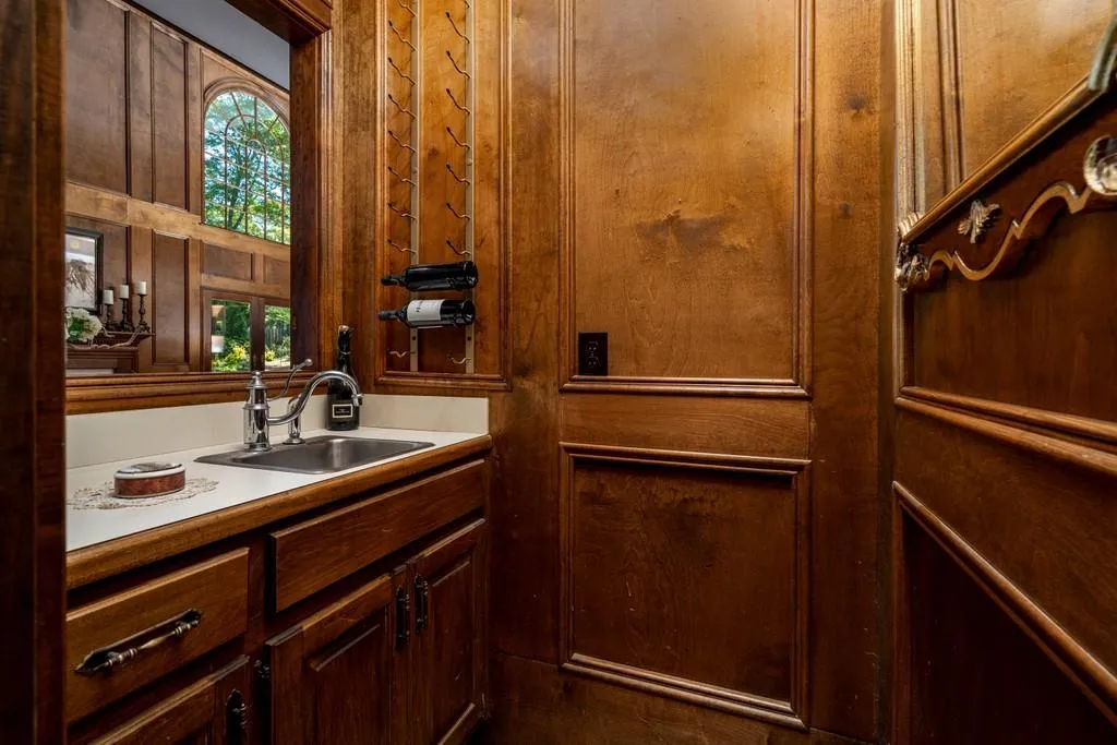 210 Grogans Landing, Sandy Springs, Georgia 30350, 5 Bedrooms Bedrooms, ,4 BathroomsBathrooms,Residential,Sold,210 Grogans Landing,6872505