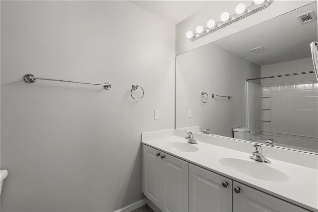 1529 Liberty Parkway Nw Unit 2314, Atlanta, Georgia 30318, 3 Bedrooms Bedrooms, ,2 BathroomsBathrooms,Residential,For Sale,1529 Liberty Parkway Nw Unit 2314,7589789
