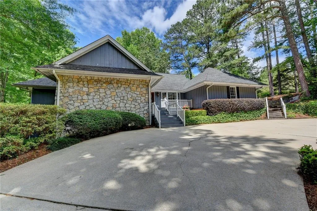 8390 Valley Tarn, Atlanta, Georgia 30350, 4 Bedrooms Bedrooms, ,3 BathroomsBathrooms,Residential,Sold,8390 Valley Tarn,6891620