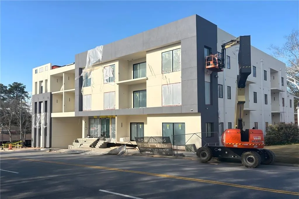 318 Sandy Springs Circle Unit 230, Atlanta, Georgia 30328, 2 Bedrooms Bedrooms, ,2 BathroomsBathrooms,Residential,For Sale,318 Sandy Springs Circle Unit 230,7692012