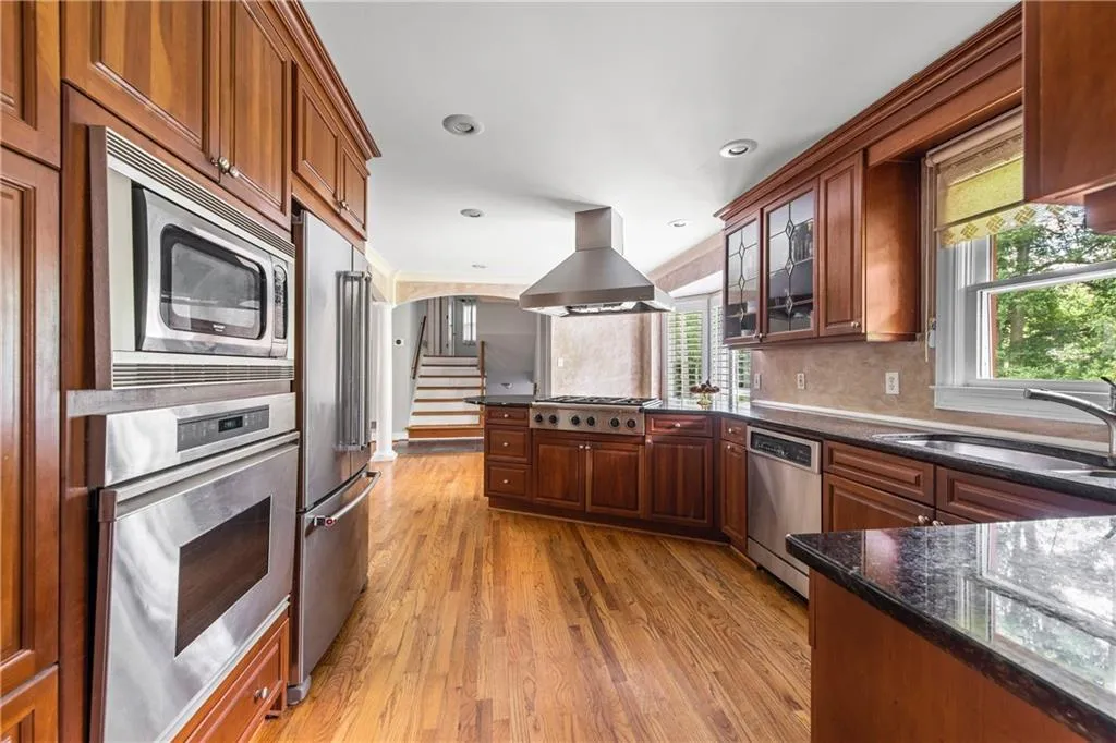 6470 Wright Circle, Atlanta, Georgia 30328, 4 Bedrooms Bedrooms, ,3 BathroomsBathrooms,Residential,Sold,6470 Wright Circle,6927854