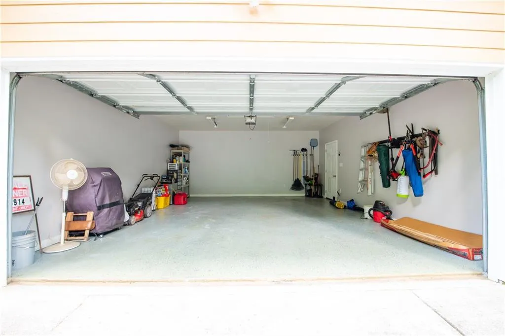 6470 Wright Circle, Atlanta, Georgia 30328, 4 Bedrooms Bedrooms, ,3 BathroomsBathrooms,Residential,Sold,6470 Wright Circle,6927854