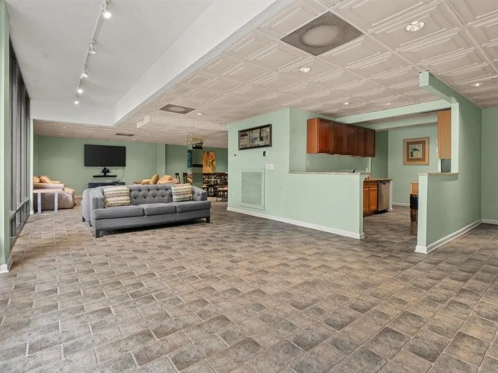 3530 Piedmont Road Ne Unit 11a, Atlanta, Georgia 30305, 2 Bedrooms Bedrooms, ,2 BathroomsBathrooms,Residential,For Sale,3530 Piedmont Road Ne Unit 11a,7638178