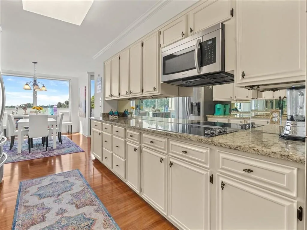 3530 Piedmont Road Ne Unit 11a, Atlanta, Georgia 30305, 2 Bedrooms Bedrooms, ,2 BathroomsBathrooms,Residential,For Sale,3530 Piedmont Road Ne Unit 11a,7638178