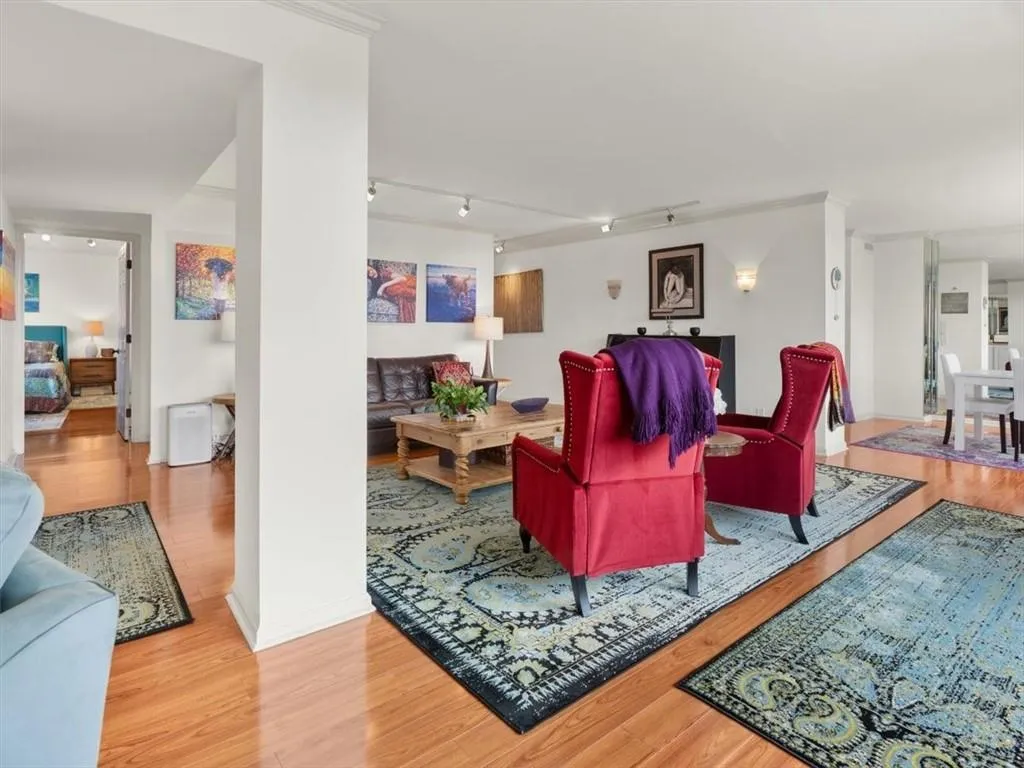 3530 Piedmont Road Ne Unit 11a, Atlanta, Georgia 30305, 2 Bedrooms Bedrooms, ,2 BathroomsBathrooms,Residential,For Sale,3530 Piedmont Road Ne Unit 11a,7638178