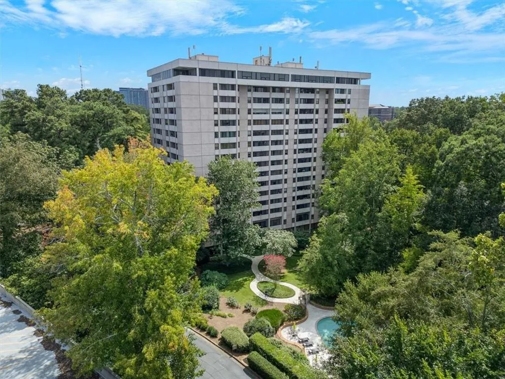 3530 Piedmont Road Ne Unit 11a, Atlanta, Georgia 30305, 2 Bedrooms Bedrooms, ,2 BathroomsBathrooms,Residential,For Sale,3530 Piedmont Road Ne Unit 11a,7638178