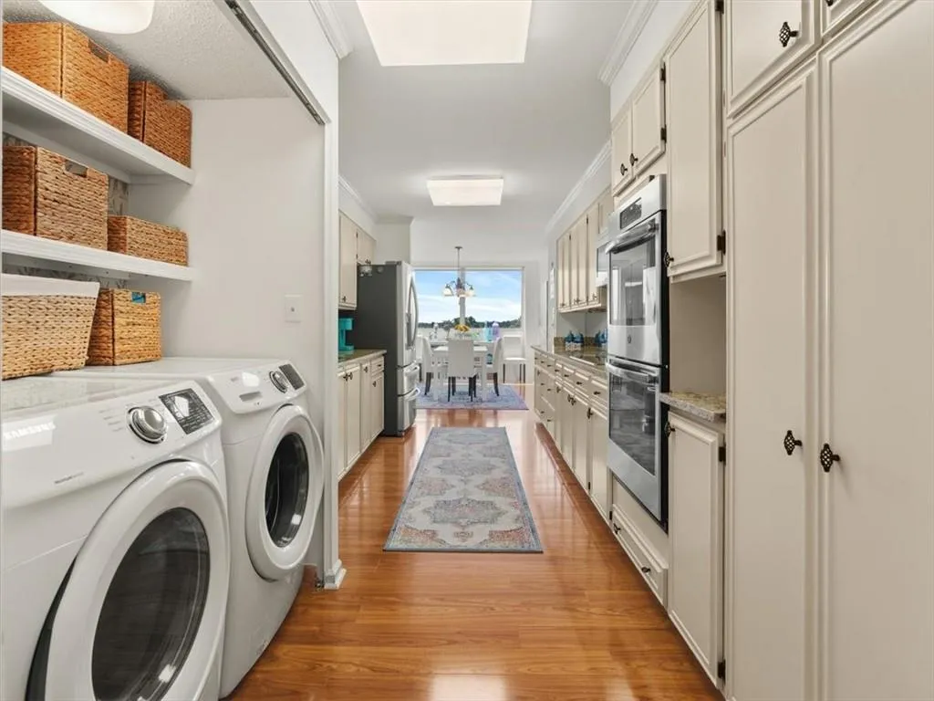 3530 Piedmont Road Ne Unit 11a, Atlanta, Georgia 30305, 2 Bedrooms Bedrooms, ,2 BathroomsBathrooms,Residential,For Sale,3530 Piedmont Road Ne Unit 11a,7638178