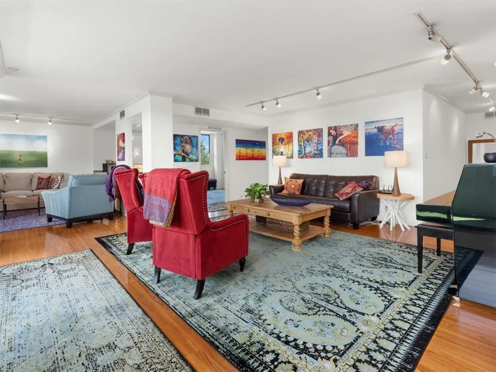 3530 Piedmont Road Ne Unit 11a, Atlanta, Georgia 30305, 2 Bedrooms Bedrooms, ,2 BathroomsBathrooms,Residential,For Sale,3530 Piedmont Road Ne Unit 11a,7638178