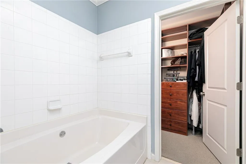 3040 Peachtree Road Nw Unit 1509, Atlanta, Georgia 30305, 1 Bedroom Bedrooms, ,1 BathroomBathrooms,Residential,For Sale,3040 Peachtree Road Nw Unit 1509,7648525