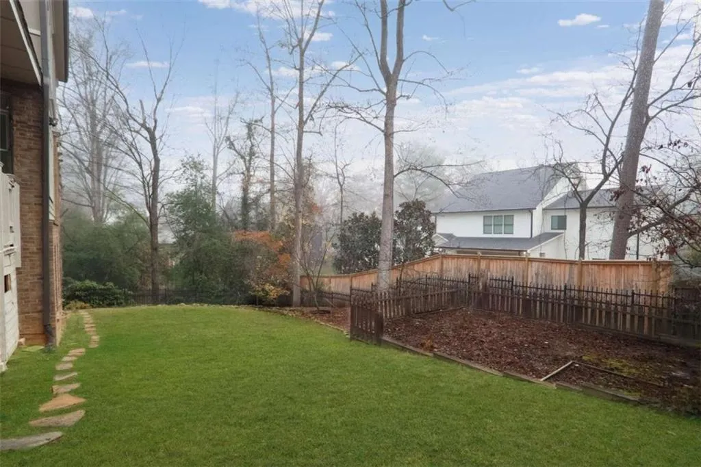 2733 Caldwell Road, Brookhaven, Georgia 30319, 6 Bedrooms Bedrooms, ,5 BathroomsBathrooms,Residential,For Sale,2733 Caldwell Road,7625420