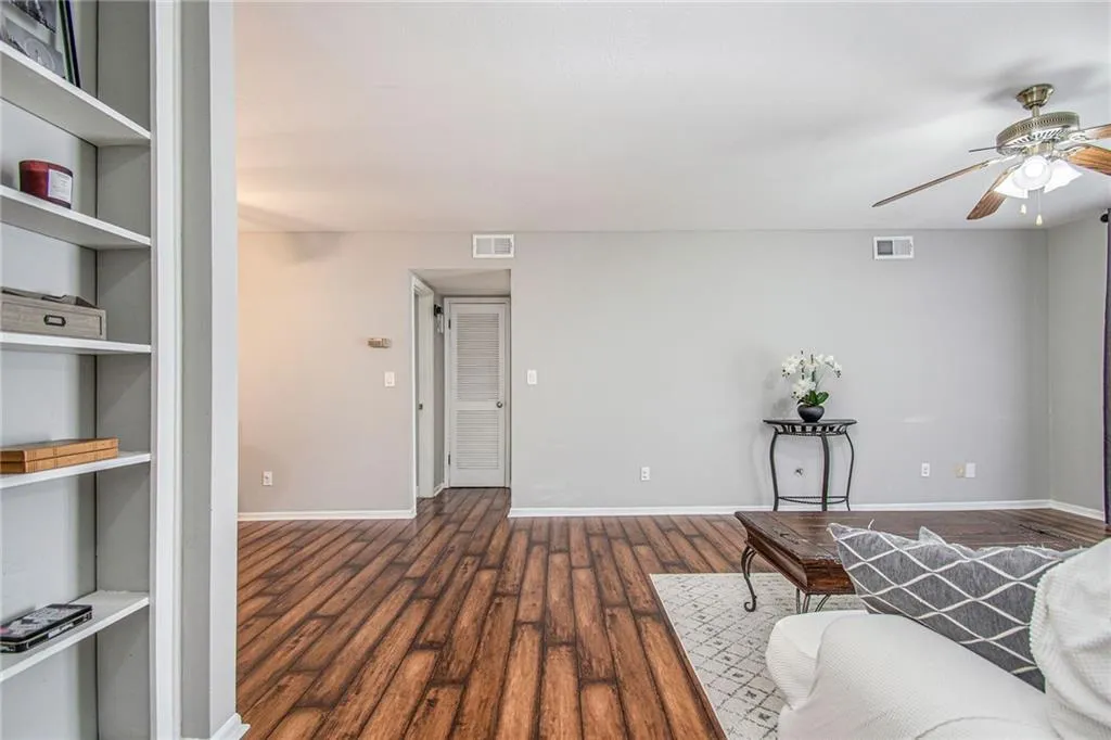 6851 Roswell Road Unit B7, Sandy Springs, Georgia 30328, 1 Bedroom Bedrooms, ,1 BathroomBathrooms,Residential,Sold,6851 Roswell Road Unit B7,7020371