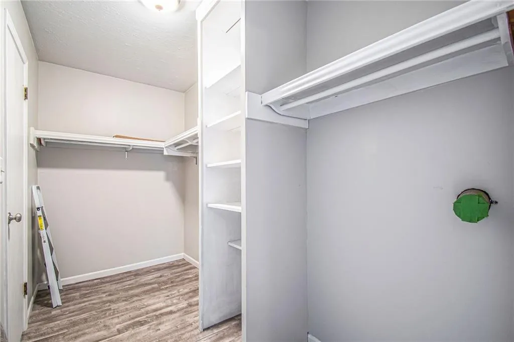 6851 Roswell Road Unit B7, Sandy Springs, Georgia 30328, 1 Bedroom Bedrooms, ,1 BathroomBathrooms,Residential,Sold,6851 Roswell Road Unit B7,7020371