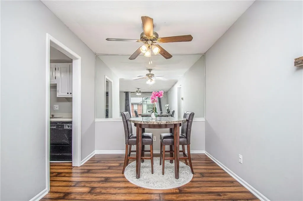 6851 Roswell Road Unit B7, Sandy Springs, Georgia 30328, 1 Bedroom Bedrooms, ,1 BathroomBathrooms,Residential,Sold,6851 Roswell Road Unit B7,7020371