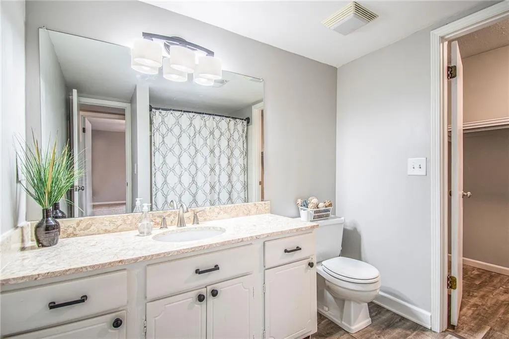 6851 Roswell Road Unit B7, Sandy Springs, Georgia 30328, 1 Bedroom Bedrooms, ,1 BathroomBathrooms,Residential,Sold,6851 Roswell Road Unit B7,7020371