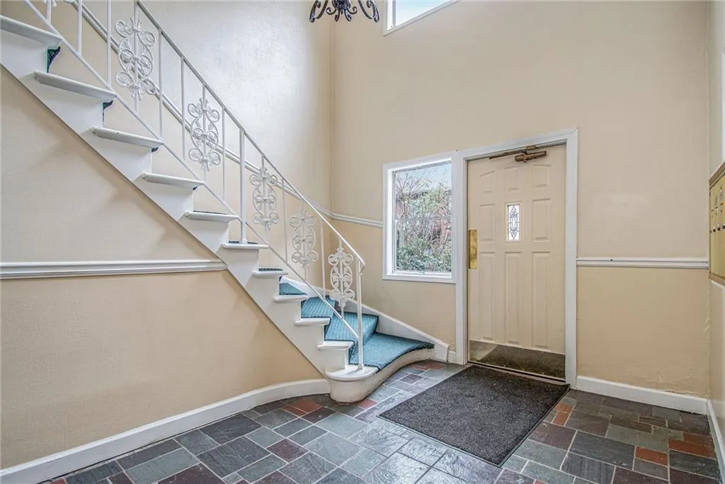 6851 Roswell Road Unit B7, Sandy Springs, Georgia 30328, 1 Bedroom Bedrooms, ,1 BathroomBathrooms,Residential,Sold,6851 Roswell Road Unit B7,7020371