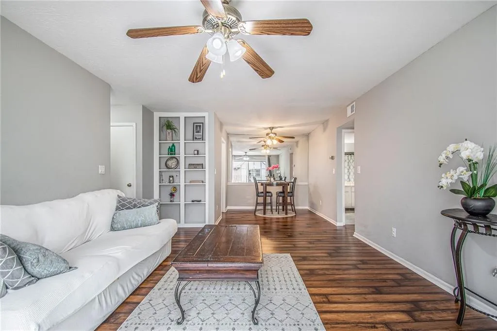 6851 Roswell Road Unit B7, Sandy Springs, Georgia 30328, 1 Bedroom Bedrooms, ,1 BathroomBathrooms,Residential,Sold,6851 Roswell Road Unit B7,7020371