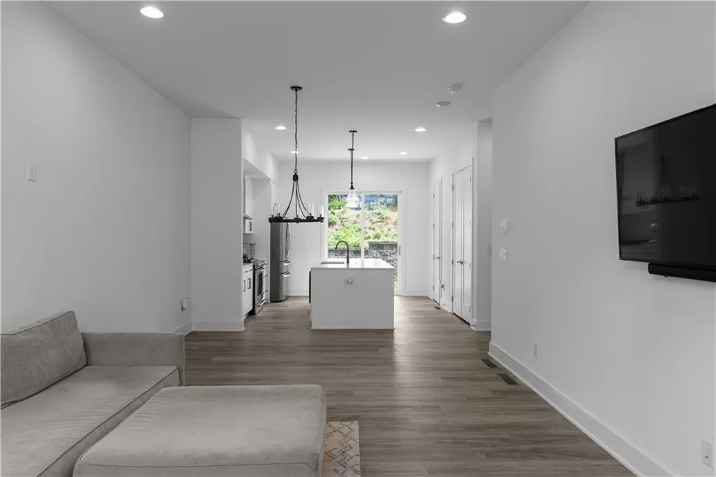 1261 Chelsea Circle, Atlanta, Georgia 30318, 2 Bedrooms Bedrooms, ,2 BathroomsBathrooms,Residential,For Sale,1261 Chelsea Circle,7615749