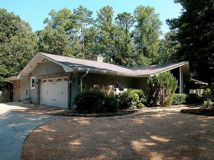 1580 Huntingdon Trail, Sandy Springs, Georgia 30350, 5 Bedrooms Bedrooms, ,3 BathroomsBathrooms,Residential,Sold,1580 Huntingdon Trail,5571164