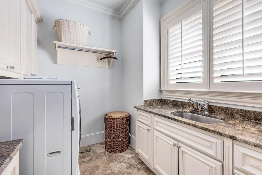 1060 Canter Road Ne, Atlanta, Georgia 30324, 6 Bedrooms Bedrooms, 0 ,7 BathroomsBathrooms,Residential,For Sale,1060 Canter Road Ne,7734967