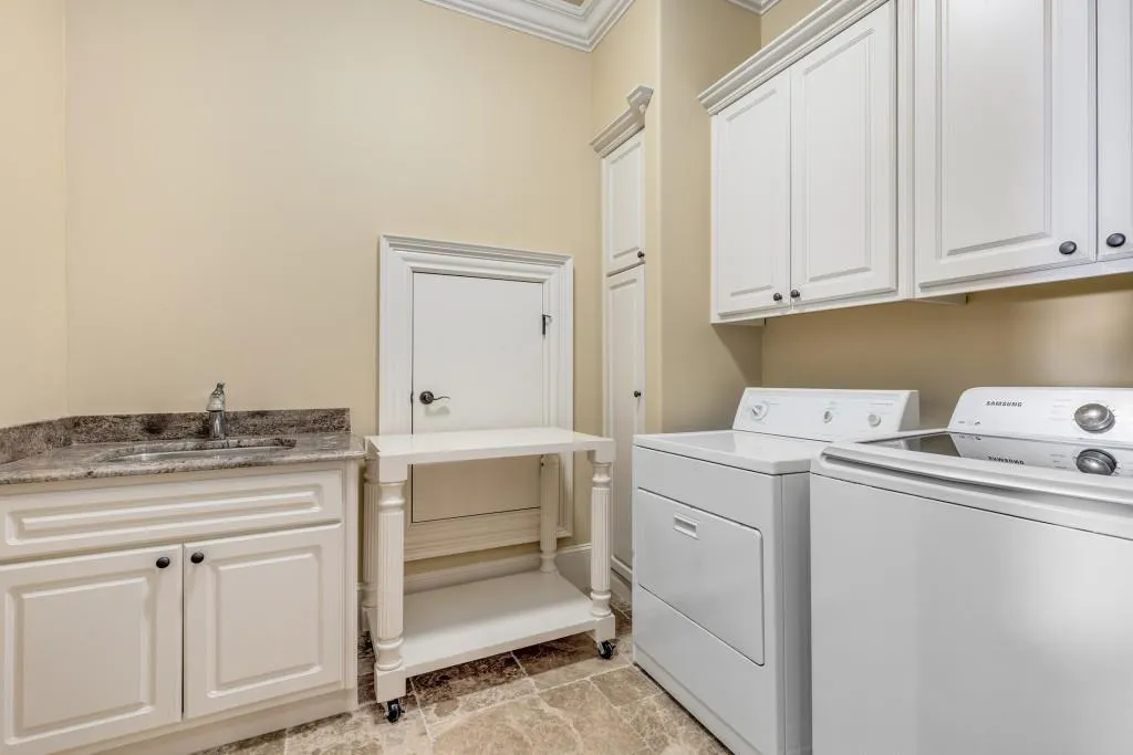1060 Canter Road Ne, Atlanta, Georgia 30324, 6 Bedrooms Bedrooms, 0 ,7 BathroomsBathrooms,Residential,For Sale,1060 Canter Road Ne,7734967