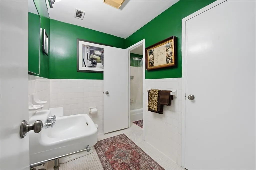 3060 Pharr Court North Nw Unit 223, Atlanta, Georgia 30305, 2 Bedrooms Bedrooms, 0 ,1 BathroomBathrooms,Residential,For Sale,3060 Pharr Court North Nw Unit 223,7730531