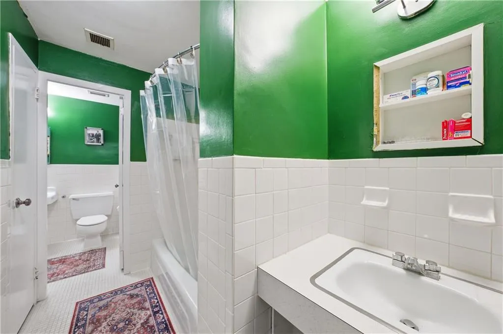 3060 Pharr Court North Nw Unit 223, Atlanta, Georgia 30305, 2 Bedrooms Bedrooms, 0 ,1 BathroomBathrooms,Residential,For Sale,3060 Pharr Court North Nw Unit 223,7730531
