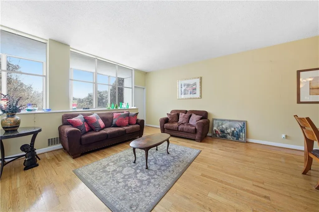 3060 Pharr Court North Nw Unit 223, Atlanta, Georgia 30305, 2 Bedrooms Bedrooms, 0 ,1 BathroomBathrooms,Residential,For Sale,3060 Pharr Court North Nw Unit 223,7730531