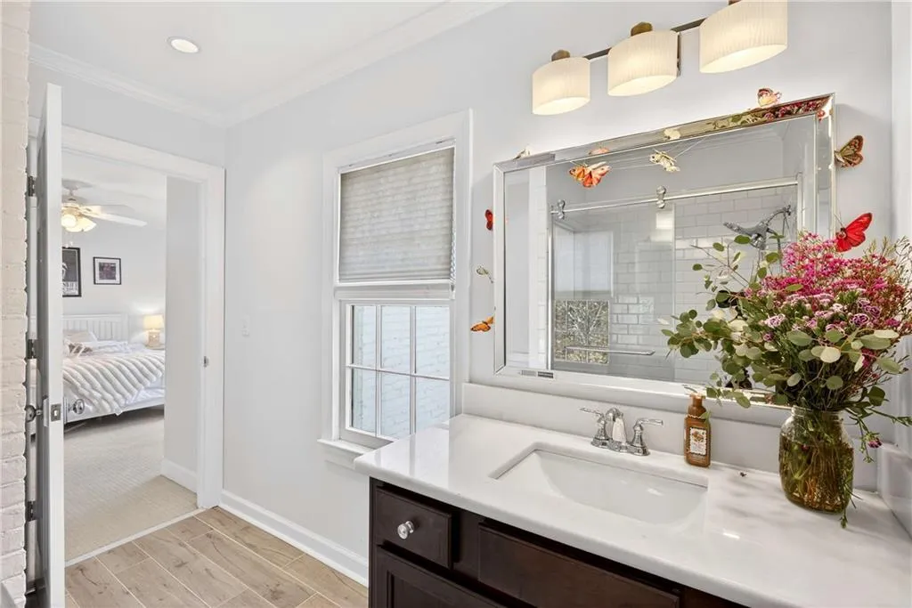 The en suite bathroom features a shower, offering comfort, privacy, and everyday convenience.