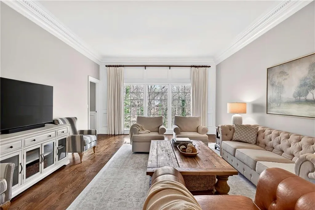 635 Idlewood Drive, Atlanta, Georgia 30327, 5 Bedrooms Bedrooms, ,4 BathroomsBathrooms,Residential,For Sale,635 Idlewood Drive,7732309