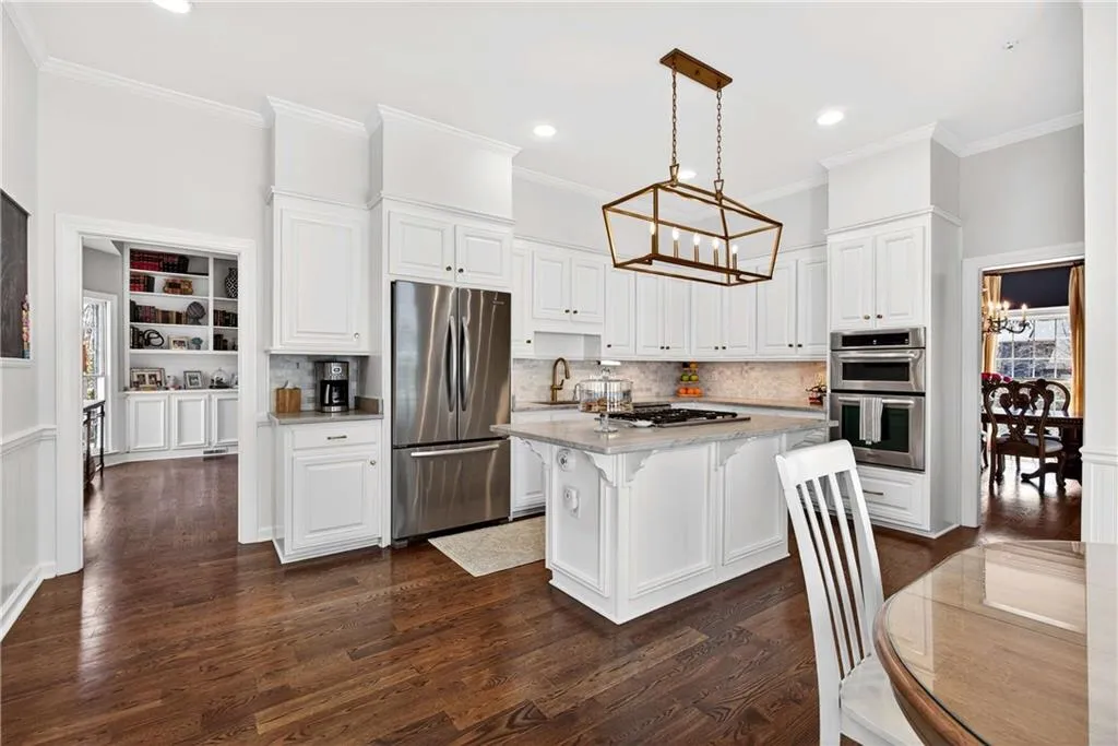 Thoughtfully designed for everyday living, it offers plenty of space to cook, gather, and enjoy.