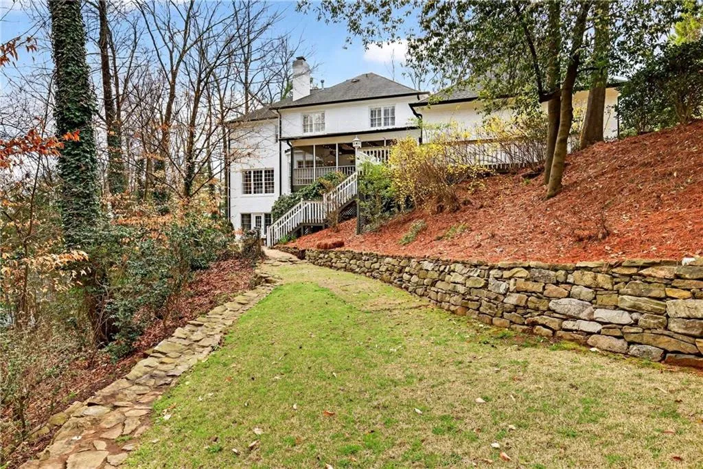 635 Idlewood Drive, Atlanta, Georgia 30327, 5 Bedrooms Bedrooms, ,4 BathroomsBathrooms,Residential,For Sale,635 Idlewood Drive,7732309