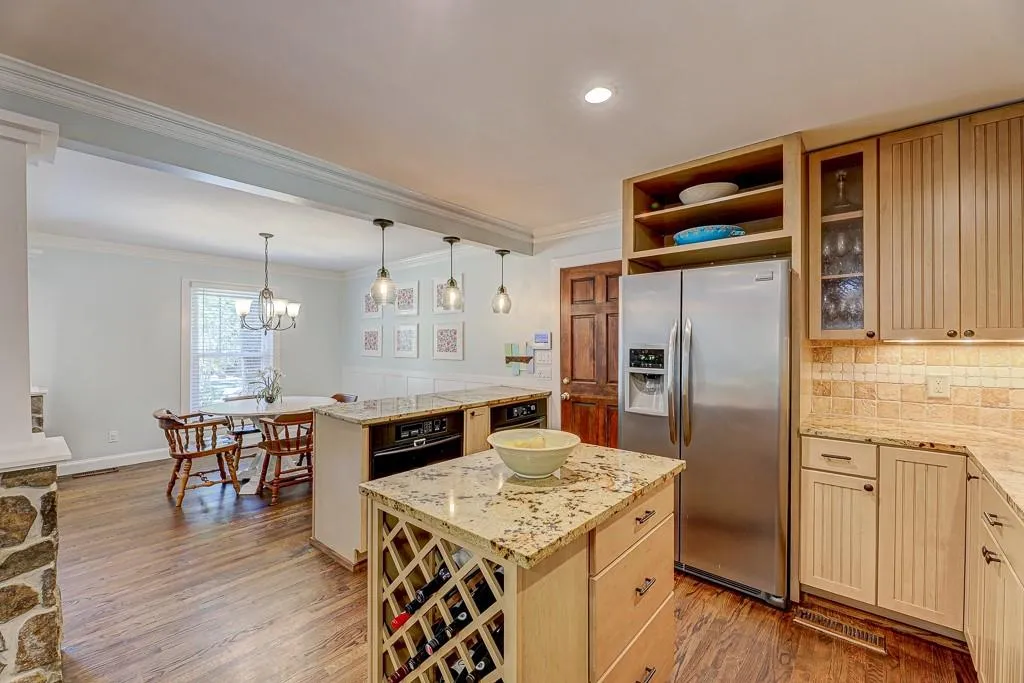 160 Devonwood Drive, Sandy Springs, Georgia 30328, 4 Bedrooms Bedrooms, ,3 BathroomsBathrooms,Residential,Sold,160 Devonwood Drive,6796299