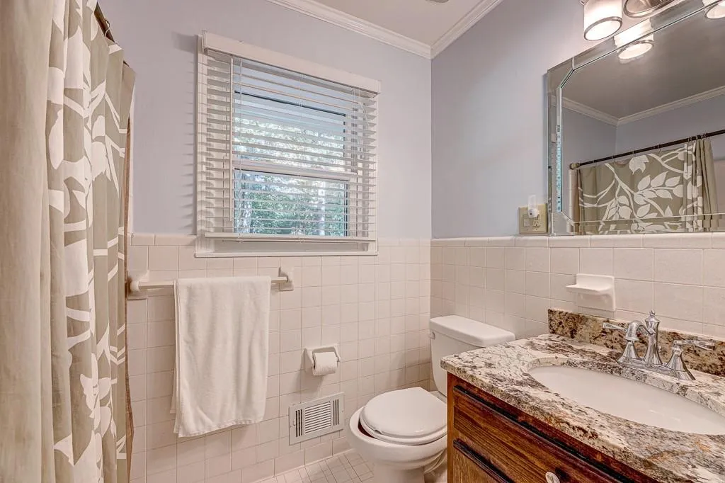 160 Devonwood Drive, Sandy Springs, Georgia 30328, 4 Bedrooms Bedrooms, ,3 BathroomsBathrooms,Residential,Sold,160 Devonwood Drive,6796299