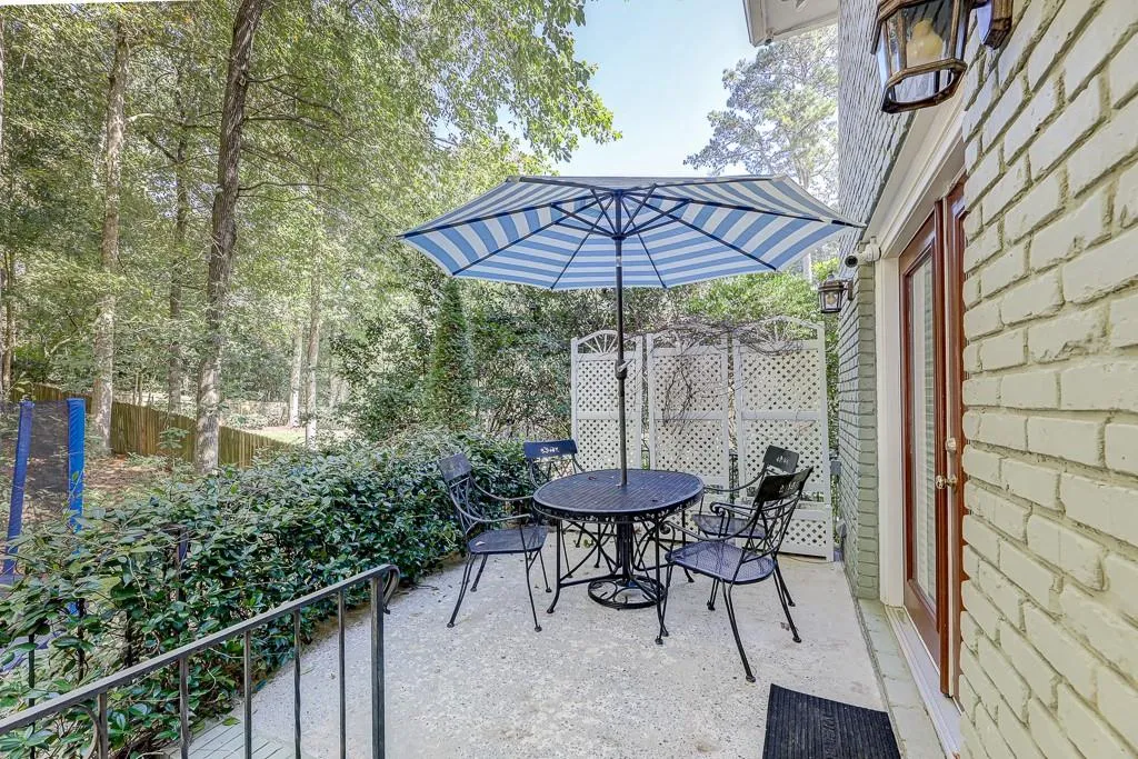 160 Devonwood Drive, Sandy Springs, Georgia 30328, 4 Bedrooms Bedrooms, ,3 BathroomsBathrooms,Residential,Sold,160 Devonwood Drive,6796299
