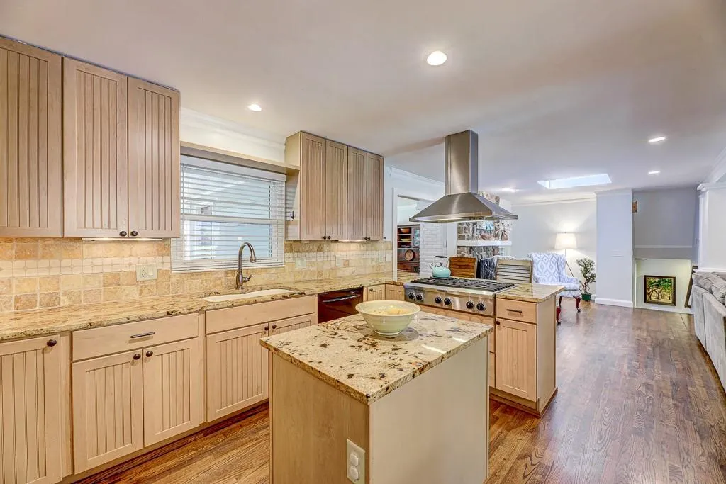 160 Devonwood Drive, Sandy Springs, Georgia 30328, 4 Bedrooms Bedrooms, ,3 BathroomsBathrooms,Residential,Sold,160 Devonwood Drive,6796299